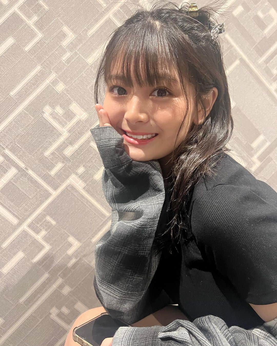 伊與田綾音のインスタグラム：「ハーフツインした〜💭✨ 綾ってどんな髪型が1番似合うかな？」