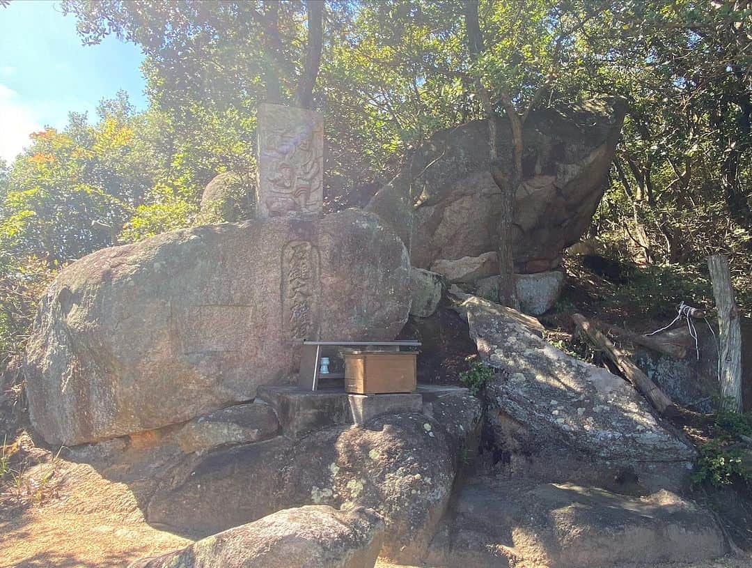 青山有紀さんのインスタグラム写真 - (青山有紀Instagram)「山の上の巨石🪨」8月31日 13時21分 - yukiaoya