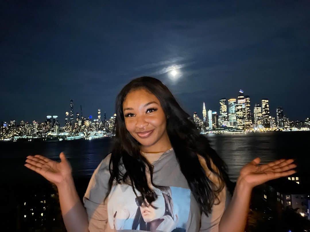 オコエ桃仁花のインスタグラム：「🌃✨」