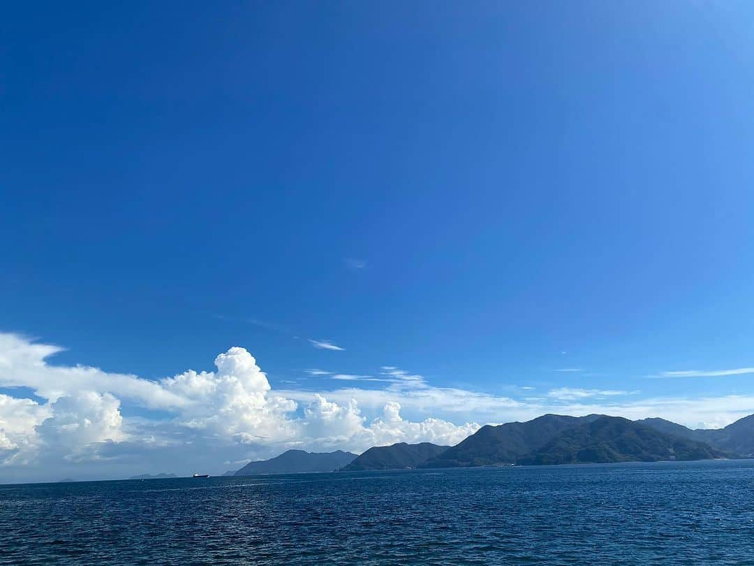 青山有紀さんのインスタグラム写真 - (青山有紀Instagram)「向島の立花食堂さん🌴 海も氣持ち良かった〜🌞🌊」8月31日 13時26分 - yukiaoya