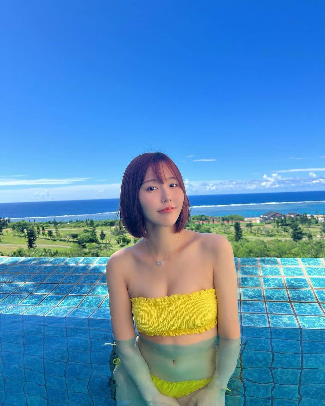 神成藍子さんのインスタグラム写真 - (神成藍子Instagram)「沖縄旅行に行ってきたよ🏝🌼🌼🌼 今年はあまり夏らしいこと出来てなかったから駆け込み夏な気持ち🏃‍♂️🌞🌴🌺✨ 最高すぎる写真沢山撮ってきたから沖縄の写真続くと思うけど全部見てね🫶🫶 久しぶりに水着着たからちょっぴり恥ずかしい🫢  #沖縄 #宮古島 #ボディメイク #筋トレ #筋トレ女子 #美容 #美容好きな人と繋がりたい」8月31日 13時36分 - kanna_nijimura