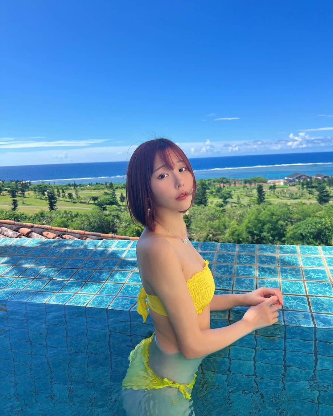 神成藍子さんのインスタグラム写真 - (神成藍子Instagram)「沖縄旅行に行ってきたよ🏝🌼🌼🌼 今年はあまり夏らしいこと出来てなかったから駆け込み夏な気持ち🏃‍♂️🌞🌴🌺✨ 最高すぎる写真沢山撮ってきたから沖縄の写真続くと思うけど全部見てね🫶🫶 久しぶりに水着着たからちょっぴり恥ずかしい🫢  #沖縄 #宮古島 #ボディメイク #筋トレ #筋トレ女子 #美容 #美容好きな人と繋がりたい」8月31日 13時36分 - kanna_nijimura