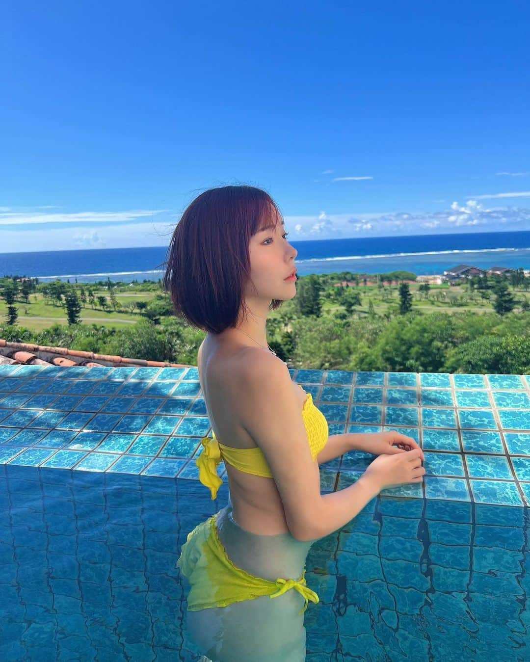 神成藍子さんのインスタグラム写真 - (神成藍子Instagram)「沖縄旅行に行ってきたよ🏝🌼🌼🌼 今年はあまり夏らしいこと出来てなかったから駆け込み夏な気持ち🏃‍♂️🌞🌴🌺✨ 最高すぎる写真沢山撮ってきたから沖縄の写真続くと思うけど全部見てね🫶🫶 久しぶりに水着着たからちょっぴり恥ずかしい🫢  #沖縄 #宮古島 #ボディメイク #筋トレ #筋トレ女子 #美容 #美容好きな人と繋がりたい」8月31日 13時36分 - kanna_nijimura