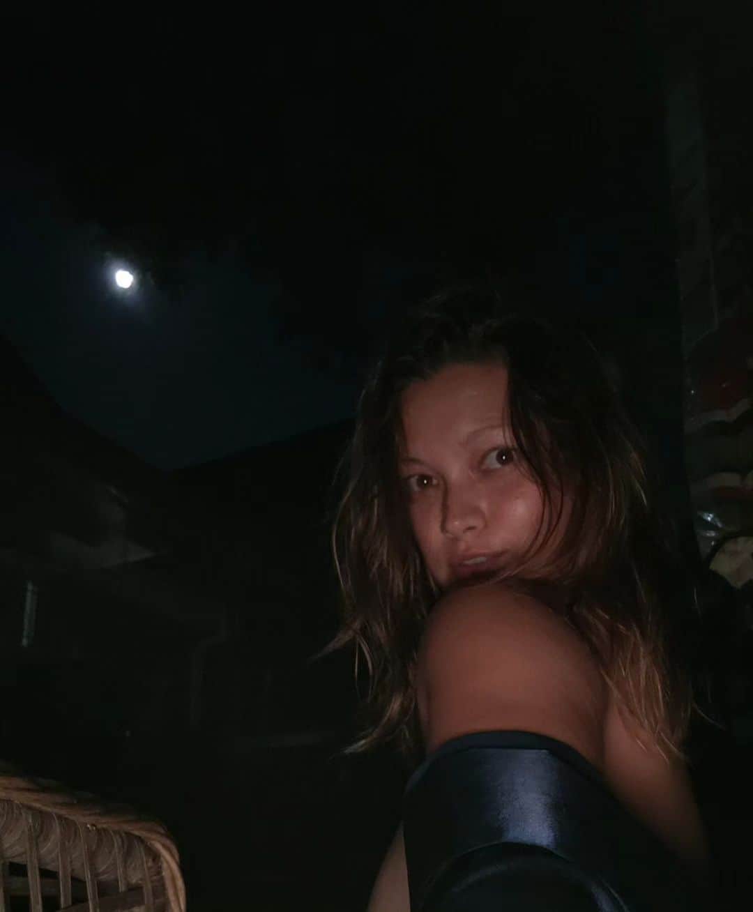 Chelsie Arynのインスタグラム：「i only told the moon 💋」