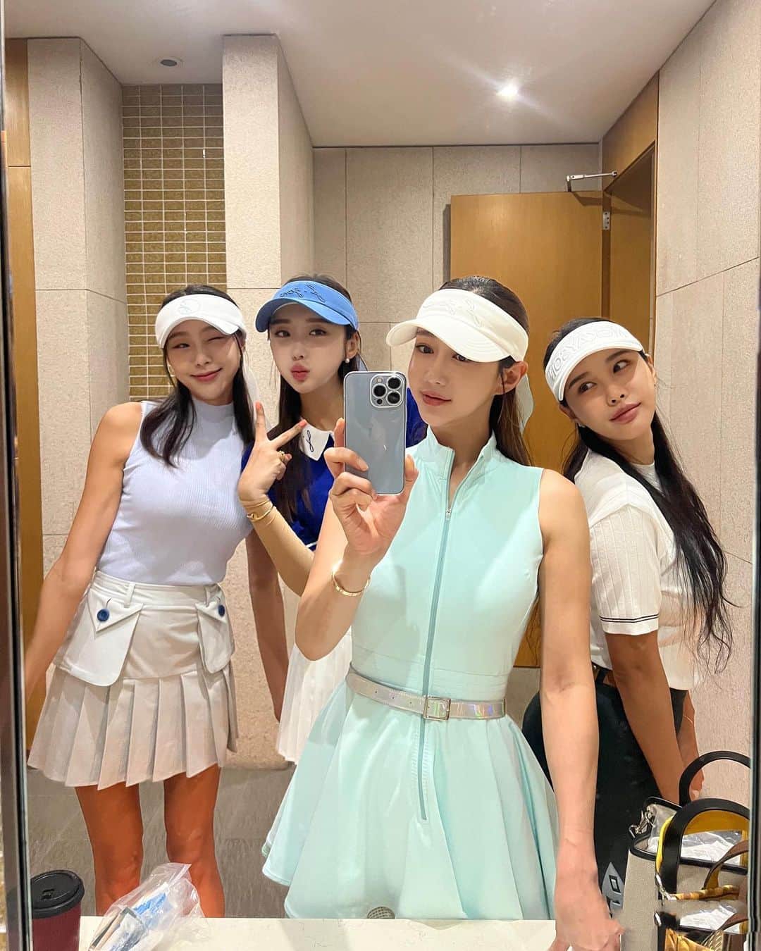 イ・ナリのインスタグラム：「함께여서 즐거웠습니다 🎶✨🥰 헤헤헤헤 🧚🏻‍♀️🧚🏻‍♀️🧚🏻‍♀️😆❣️  . .」