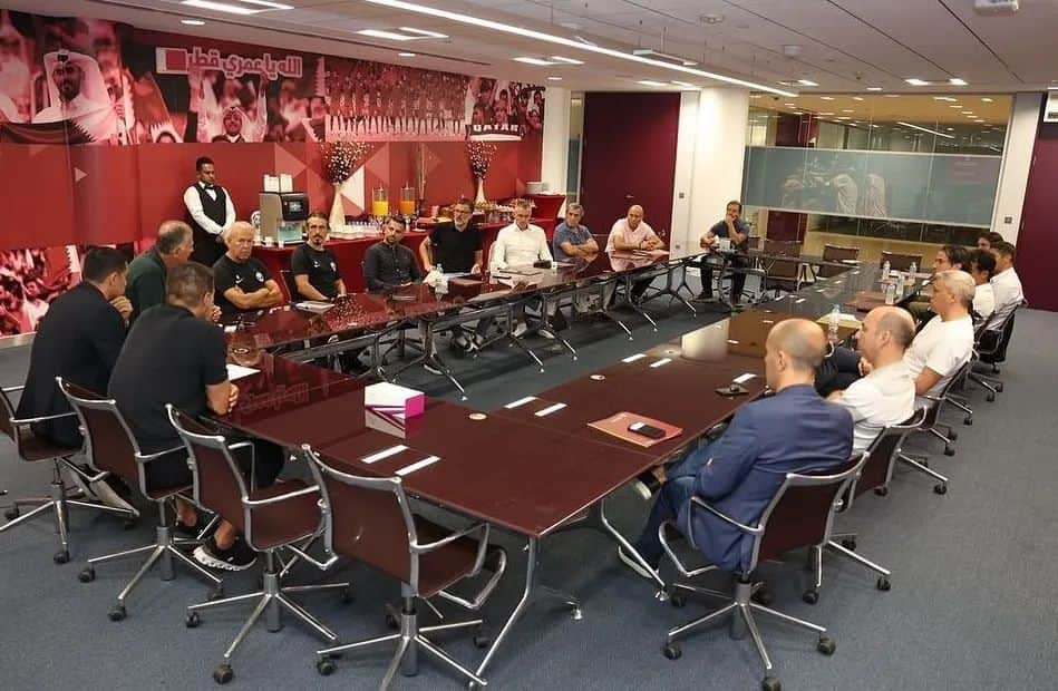 ティム・ケーヒルさんのインスタグラム写真 - (ティム・ケーヒルInstagram)「Great to host the head coaches of the @qsl clubs and welcome them to @qfa facilities. Working together to bring the best quality of football on and off the park.  #clubandcoubtry #together 🇶🇦⚽️」8月31日 14時37分 - tim_cahill