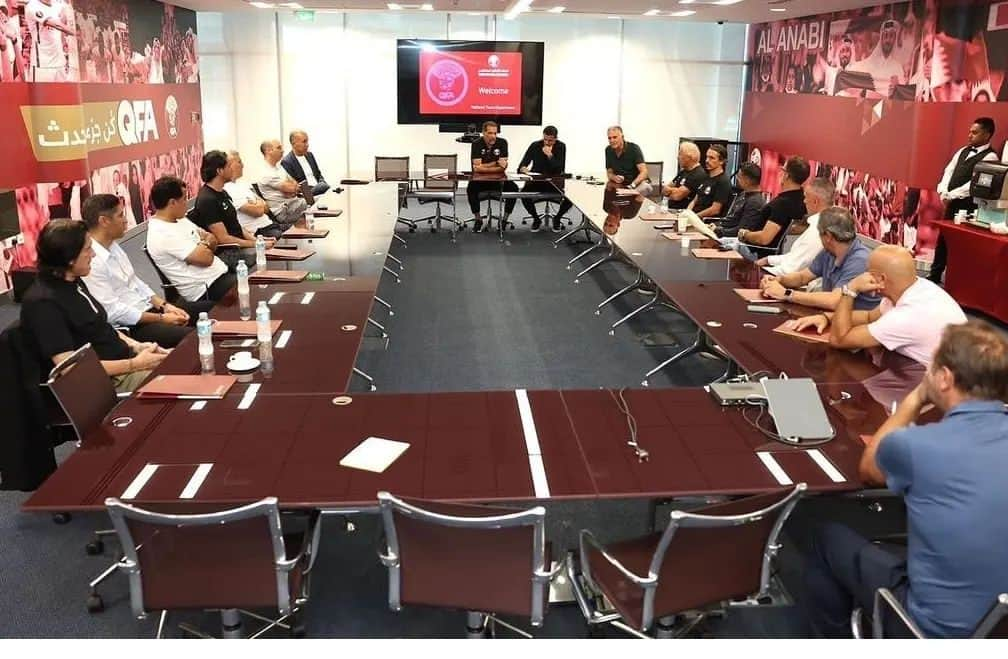 ティム・ケーヒルさんのインスタグラム写真 - (ティム・ケーヒルInstagram)「Great to host the head coaches of the @qsl clubs and welcome them to @qfa facilities. Working together to bring the best quality of football on and off the park.  #clubandcoubtry #together 🇶🇦⚽️」8月31日 14時37分 - tim_cahill