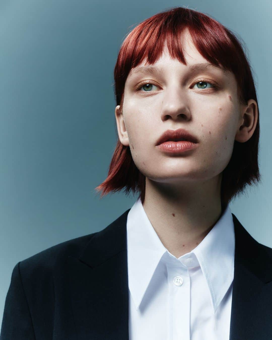 フィリッパコーのインスタグラム：「Filippa K Core Collection is a permanent range designed with the essential elements of a staple wardrobe in mind – quality materials, versatile use, timeless style and effortless fit. Available in store and at filippa-k.com  Photographed by @philip_messmann Model @amelie.karlsbro Hair and make-up by @galinanurmi Casting by @emmigrundstromcasting」