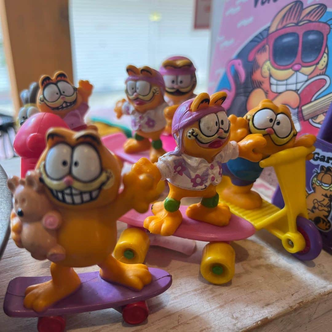 kiarrysのインスタグラム：「1990’s Vintage Garfield Meal Toys New in.」