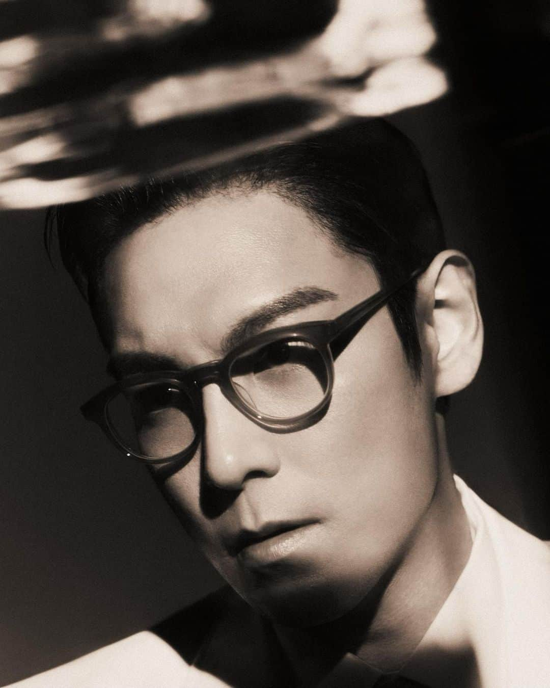 T.O.Pさんのインスタグラム写真 - (T.O.PInstagram)「"I'm dreaming of wearing these glasses while embarking on an epic lunar journey. Just picture it, being the first-ever glasses in the human history to conquer the Moon."  "I don't want to keep my glasses collection all to myself.  1,104 collab products, matching my birth date to share with my Amazing Fans. I would love to experience this moment with my Fans."  Lastly, I would like to express my deepest gratitude, appreciation, and respect to Shirayama san for creating these beautiful glasses.  Thank you with all of my heart.   #TOPxHakusan #Hakusan T.O.P #HakusanMegane #白山眼鏡店」8月31日 14時54分 - choi_seung_hyun_tttop