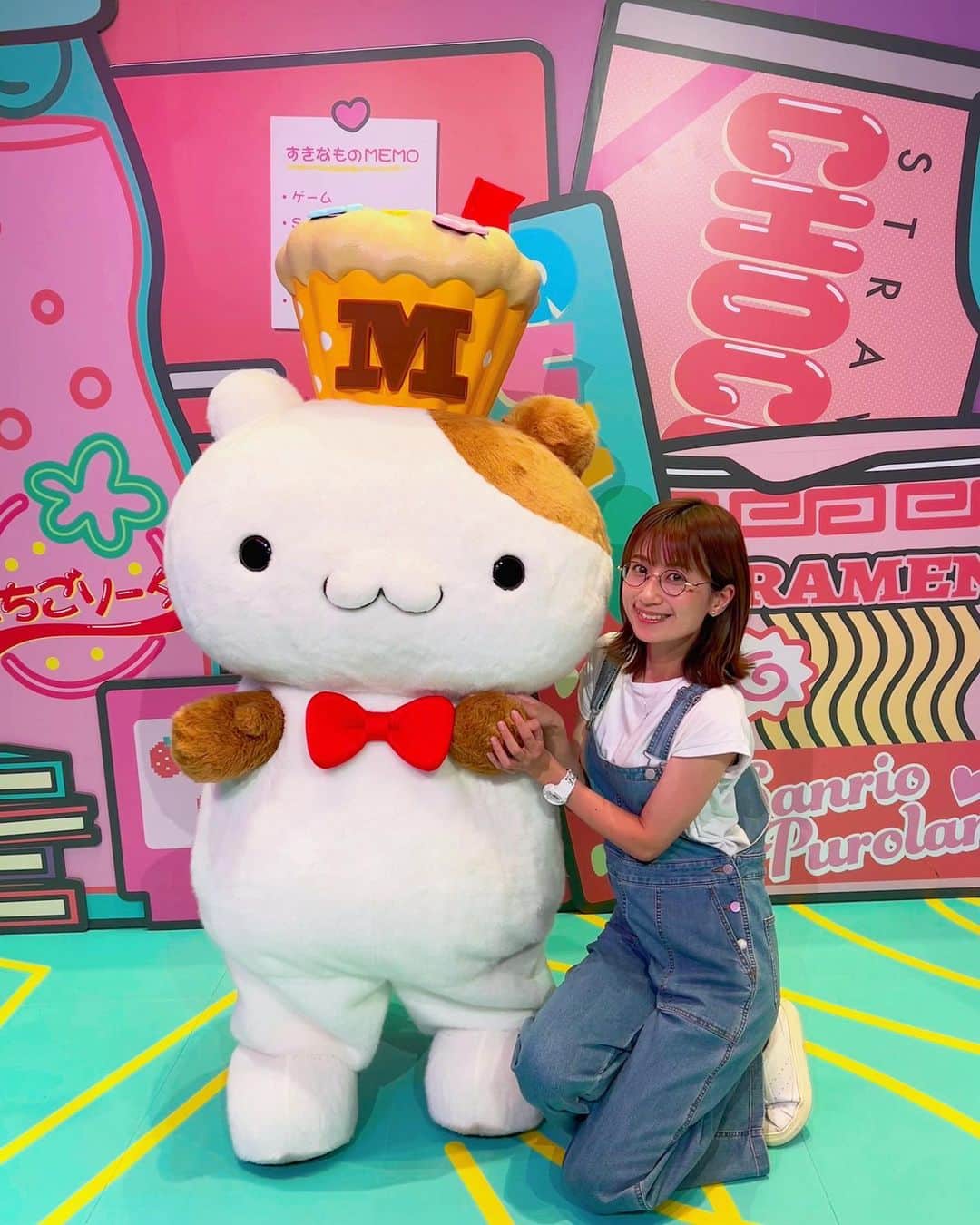 河村唯（うめ子）のインスタグラム：「8月31日。 8月も今日で終わり。 2023年もいろんなことがあった 8月でした。最高でした！ の、裏で 決死の思いで、 キャラクターに会いに行ったグリーティング。 まとめました💁‍♀️笑  私の完全な趣味っっ!!!!!✨👏 付き合ってくれたら嬉しいです。 ↓↓  【1枚目】 🐹マフィン🐹 チームプリンの一員。 最近、ピューロで会えるようになりました！ ほっぺ、むっちりしてて可愛ら この頃あたりから、 眼科よりコンタクト禁止令が出て💦メガネショットが多くなりました。笑 自分の事情、すみません💦😅  【2枚目】 🐿️ベーグル🥯 こちらもチームプリンのベーグルくん。 子供達にたくさん触られてて😂毛並みが大変なことになるほど大人気。一緒に毛並みを整えてのショット。笑 私...この日も、なかなかの疲れ方をしていて、かろうじて目を開けている。笑 それでも貴重な存在だから会いたすぎて早起き頑張る！大きなお友達。  【3枚目】 🍪スコーン🐭 チームプリンのスコーンくん。 一緒に写真を撮ることはできなかったけど、 会うことはできたので、記念に載せさせてください。 また、会うことができたらいいなぁと思います！！  【4枚目】 ルビーちゃん ジュエルペット(アニメ)のルビーちゃん。 ピューロにいるルビーちゃんは、ちょっとヤンチャ。結構な体幹で抱きついてくれて、技かけられてるみたいになりました。そういうおてんばなところ、ピューロならではなキャラクターって感じで好きなのです😂 私...日焼けしてます。たぶん、TIFの次の日あたりに駆け込んだんじゃないでしょうか。 どういう体力なのでしょうか。。今考えたら、自分でもわかりません。 むっちゃ目腫れてます。😂最高です。  【5枚目】 パンダバちゃん エモすぎるー！！！✨✨✨✨✨小さい頃からお世話になってるキャラクター、パンダバちゃん。結構好きなのよ私✨声とか意外で好き。😂 会いたすぎて、リハとかの合間に駆け込んで ジャージとイヤフォンのまんま😂😂 ジャージでピューロに行くやつ、私くらいしかおらんのですよ。😅 ちょっと浮腫んでるのが、またその時を物語っている😂💦 諸々、思い出だから載せておきます。  【6枚目】 ポチャッコ その日に買ったペックルくんのアクスタと撮ってもらった日。ポチャッコとペックルくんは親友。 ペックルくんのグリーティングチケットが一瞬にして無くなったので、親友のポチャッコと撮ってもらいました。  【7枚目】 ダニエルくん 安定のダニエルくん✨✨✨✨ 好きです✨✨✨  夏休みシーズン、 ピューロランド激混みでなかなかうまくグリーティングできなかったけど、 レアキャラさんに会えたのは大満足。 朝活、早起き...頑張ってよかった。  健康第一、体力必須な8月でした✨👏  #ピューロ #ピューロアンバサダー #8月　#夏　 #推し活  #グリーティング #趣味」