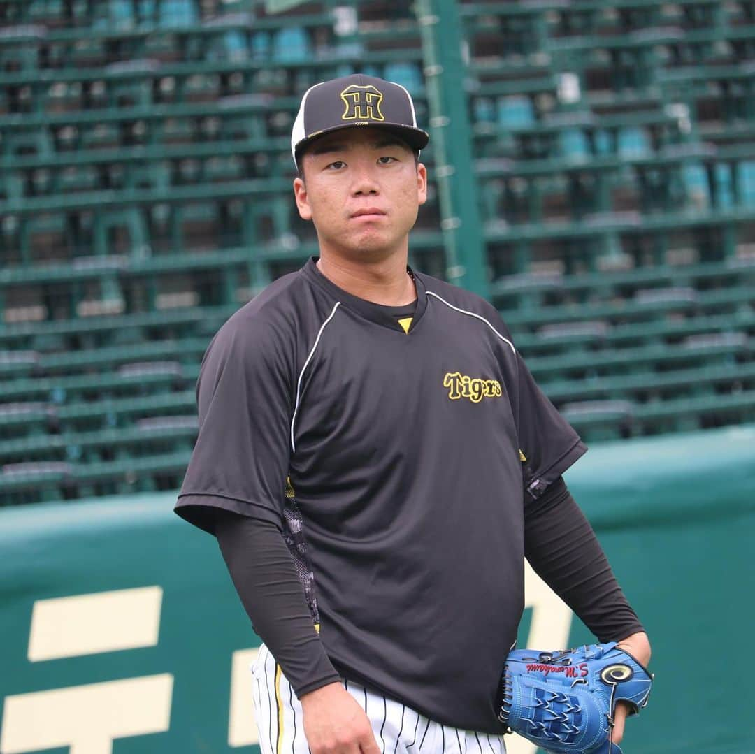 阪神タイガースさんのインスタグラム写真 - (阪神タイガースInstagram)「8月31日、甲子園球場での練習の様子です！ #浜地真澄 選手 #岡留英貴 選手 #青柳晃洋 選手 #伊藤将司 選手 #小野寺暖 選手 #佐藤輝明 選手 #長坂拳弥 選手 #糸原健斗 選手 #小幡竜平 選手 #熊谷敬宥 選手 #村上頌樹 選手 #阪神タイガース #ARE」8月31日 15時14分 - hanshintigers_official