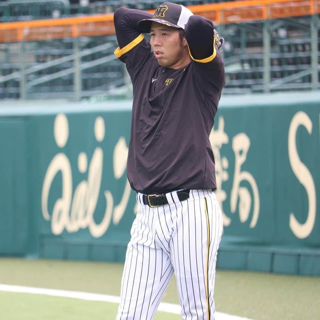 阪神タイガースさんのインスタグラム写真 - (阪神タイガースInstagram)「8月31日、甲子園球場での練習の様子です！ #浜地真澄 選手 #岡留英貴 選手 #青柳晃洋 選手 #伊藤将司 選手 #小野寺暖 選手 #佐藤輝明 選手 #長坂拳弥 選手 #糸原健斗 選手 #小幡竜平 選手 #熊谷敬宥 選手 #村上頌樹 選手 #阪神タイガース #ARE」8月31日 15時14分 - hanshintigers_official