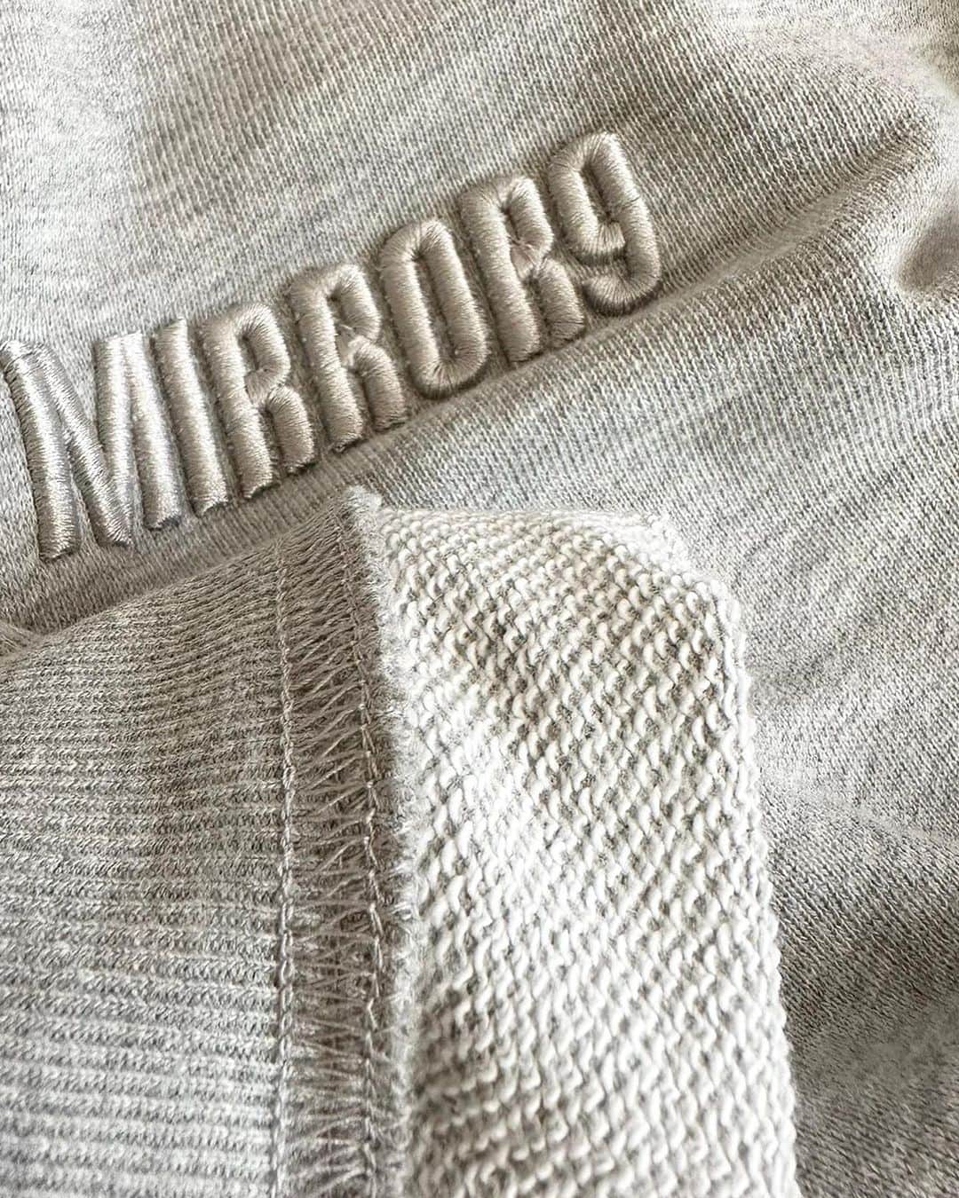 Select Shop MIRROR9さんのインスタグラム写真 - (Select Shop MIRROR9Instagram)「. 2023AW先行販売決定 期間中限定の特別割引あり‼️ ⚪︎クーポンコード【AW2310】 ⚪︎8/28(mon)20:00〜9/4(mon)12:00  ✔︎ Kid's Embroidery sweat set up/3color ¥8,800(tax in)  ※キッズアイテムは裏起毛ではなく裏毛素材となります。  ✔︎Embroidery short sweat tops¥12,100(tax in) color/BK GY WH size/S M  ✔︎Embroidery sweat pants ¥16,500(tax in) color/BK GY WH size/S M  L  #MIRROR9 #ミラーナイン」8月31日 15時19分 - mirror9official
