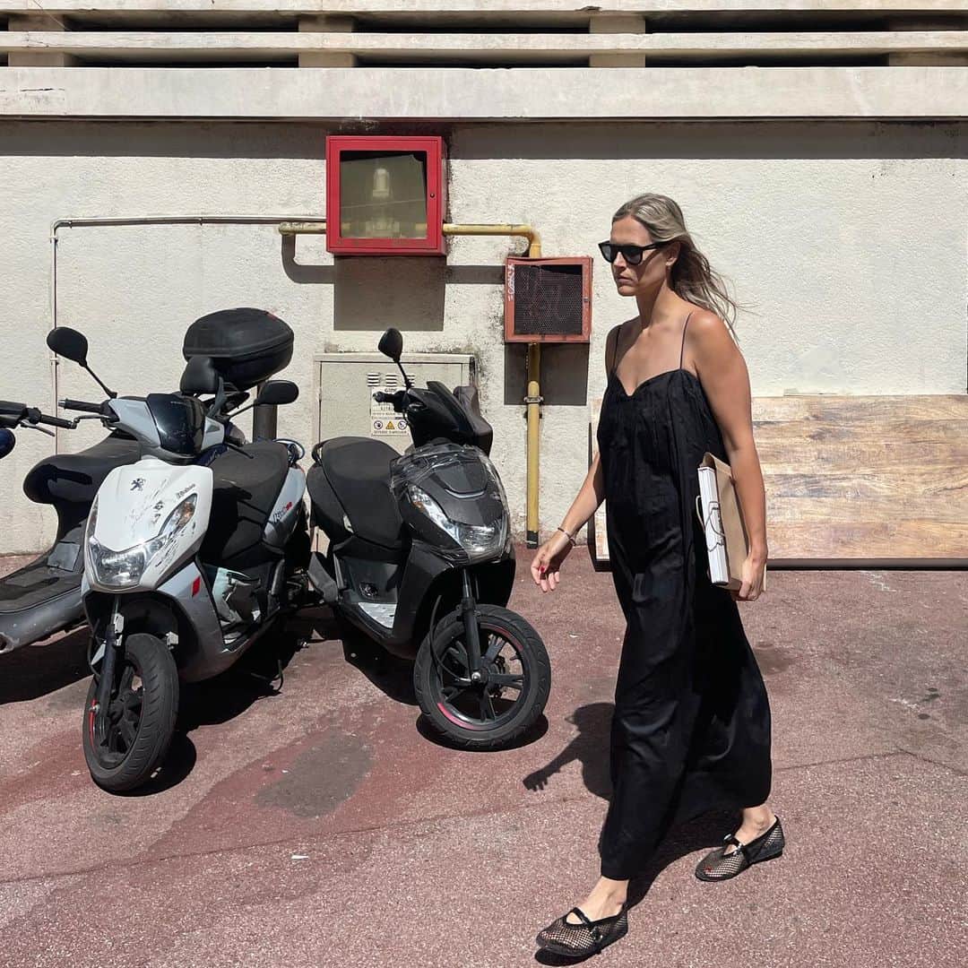 Linda Tolのインスタグラム：「Magazine Shopping」