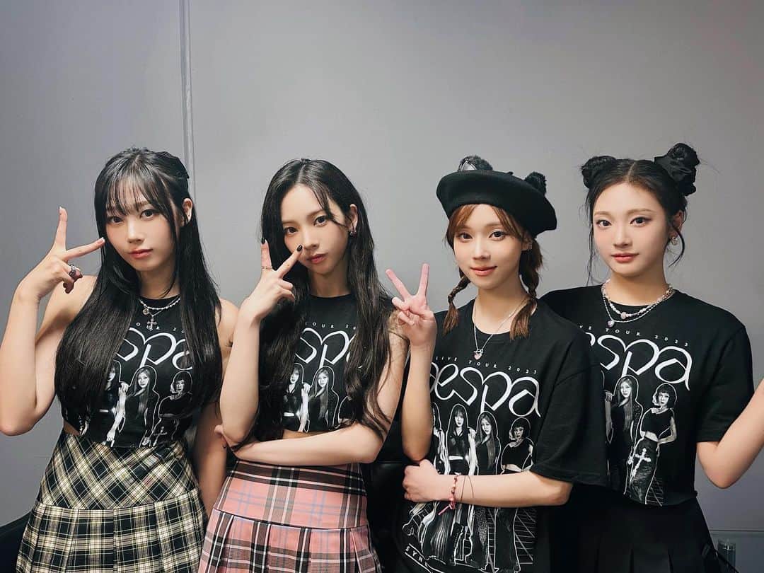 aespaさんのインスタグラム写真 - (aespaInstagram)「aespa LIVE TOUR 2023 ‘SYNK : HYPER LINE’ in CHICAGO The power of CHICAGO MYs 🏙️💫 Thank you 😍  #aespa #에스파 #SYNK_HYPERLINE  #aespa_SYNK_HYPERLINEinCHICAGO #aespaLIVETOUR2023_SYNK_HYPERLINE_inCHICAGO」8月31日 15時34分 - aespa_official