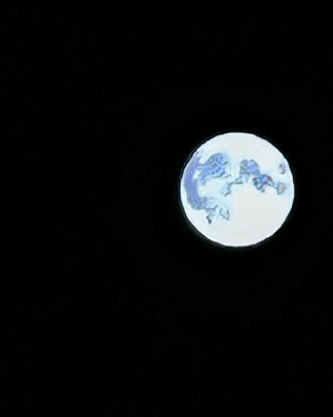 ブライアン・オーサーのインスタグラム：「Once in a blue moon!」