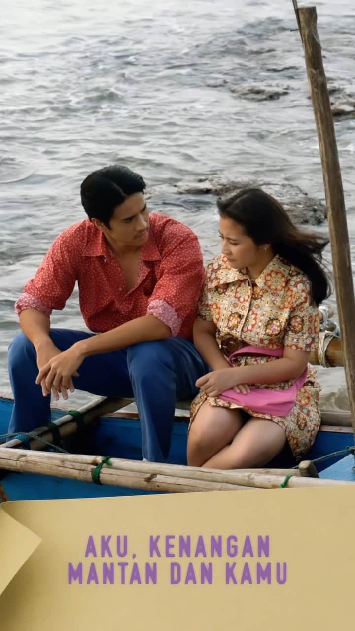 Prilly Latuconsinaのインスタグラム：「Emang yah kenangan mantan itu susah dilupain, sampe kita sendiri suka ngerasa jadi pelampiasan doang sama pacar.   Tapi mantan tuh bukan pahlawan. Gak perlu untuk dikenang jasa-jasanya. #TeamMoveOn  Ajak pasangan kamu biar ga inget mantan terus! Beli tiketnya sekarang!  #PuspaIndahTamanHati」