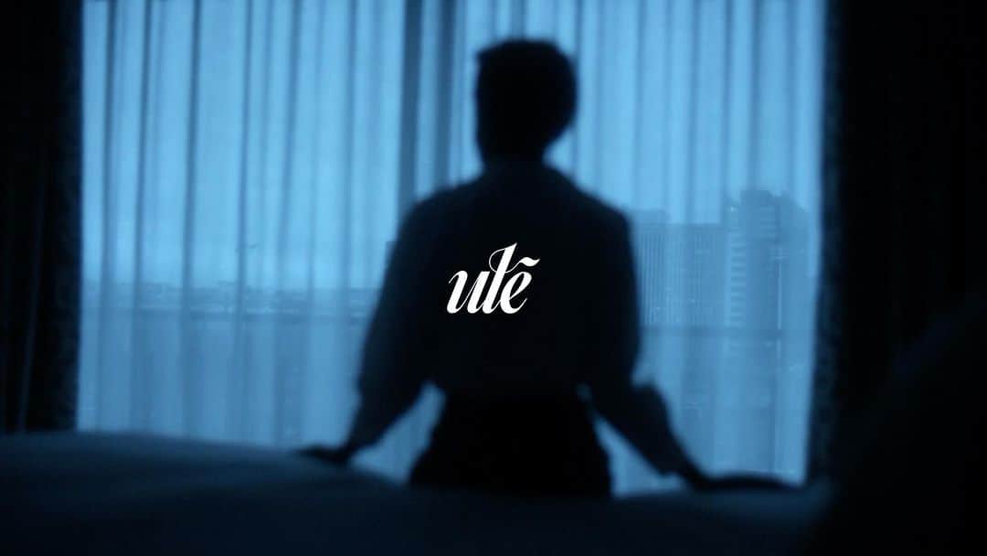のインスタグラム：「Ulé is pioneering a new vision of beauty: “conscious beauty.” This new brand hopes to positively move the natural cosmetics industry forward with a greener optimism for the future.  Ulé is the first beauty brand to incorporate vertical farming* to grow exotic plants from around the world within their proprietary Eco-Farm.  By combining the natural intelligence of plants with the best technology from our Research and Development Center, Ulé botanists can apply the principles of advanced botany science to cultivate and create pure, fresh, and 100% traceable plant extracts that deliver the greatest benefits to the skin.  * A vertical farm is a farm that produces plants vertically utilizing layers or the height of inclined surfaces in tall structures. Factors such as light, temperature, and humidity indoors can be controlled to ensure quality and a stable supply. 19 factors are controlled at Shiseido’s farm.  Learn more → https://www.ulebeauty.com/  2022年に誕生したスキンケアブランド「Ulé(ウレ)」は、近年化粧品業界で注目されている「コンシャスビューティー」に着目し、植物由来成分で体の内外からすこやかな美しさを目指しています。  スキンケアブランドとして、はじめて垂直農場*を採用したことにより、フランス国外でしか調達できなかった植物原料のうち主要な3品を無農薬で栽培し、安全性と品質に優れた原料を収穫しています。  当社の強みであるスキンケア技術をベースに、スタートアップ企業や栄養士、植物学者などの外部の専門家とのオープンイノベーションによって開発。 肌への効果に加え、現在世界中の消費者が購入時に大切にする「責任ある調達」「商品の有効性・安全性」「環境負荷の軽減」「透明性」という点にこだわり、高品質と環境対応を両立させました。  *垂直農場(または垂直農法)は高さのある建築物の階層や、傾斜面の高さを利用し、垂直的に農作物を生産すること。室内で光・温度・室温をコントロールし、安定供給および品質管理が可能となる。資生堂の垂直農場では19の要素をコントロールしている。  詳しくはこちら https://www.ulebeauty.com/  #ulé #consciousbeauty #ecofarm #ecofarming #verticalfarm #verticalfarming  #botanyscience」