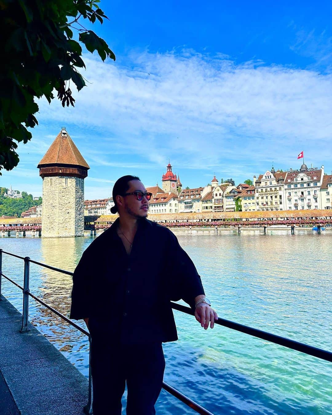 高野勇樹のインスタグラム：「ルツェルンのカペル橋 スイスで1番美しい街🇨🇭  #スイス #スイス旅行 #スイス生活 #グリンデルワルト #ルツェルン #ルツェルン観光 #ユングラウヨッホ #海外 #海外旅行 #海外生活 #ヨーロッパ旅行 #海外在住 #ノマド」