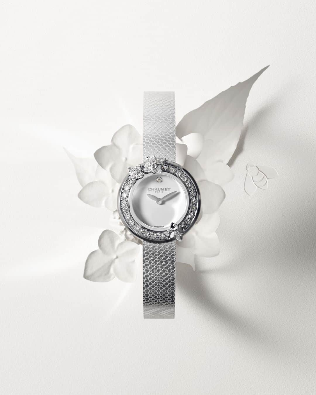 Chaumetさんのインスタグラム写真 - (ChaumetInstagram)「Celebrate nature's elegance with this poetic masterpiece making time bloom. Now thanks to our new interchangeable straps, switch your Hortensia bracelet as you please. More on chaumet.com⁣ #Chaumet #ChaumetWatches #NaturalistJeweller」8月31日 16時00分 - chaumetofficial