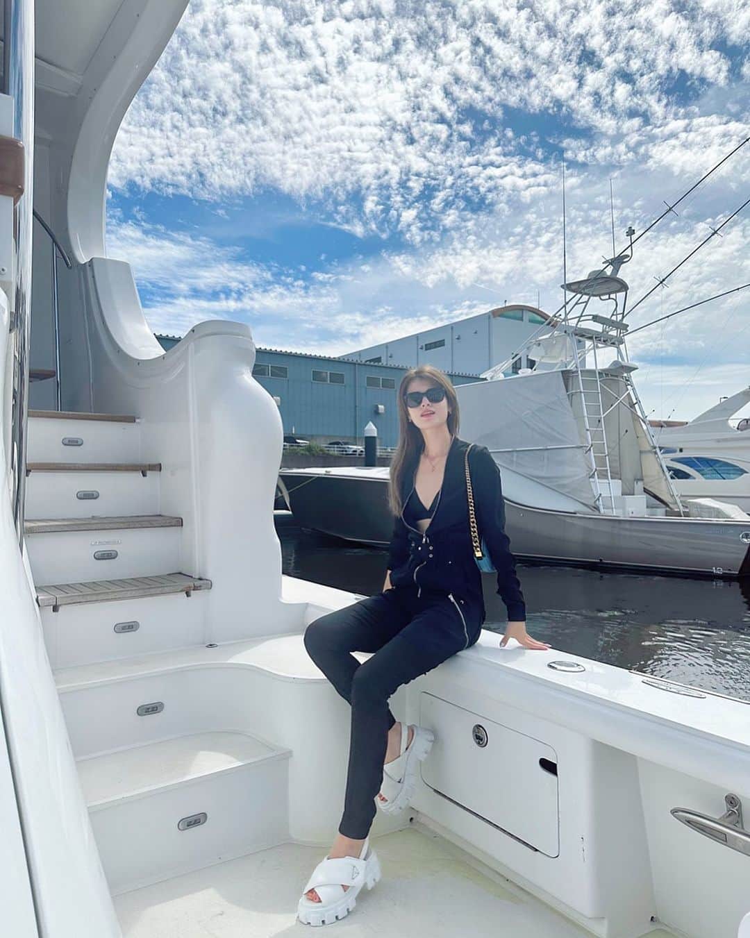 マギーのインスタグラム：「なんか船で楽しいことしたいなぁーって⛵️💭💕 @yasuda_shipyard_group」