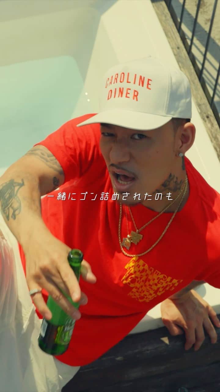 MABU（マブ）のインスタグラム：「@smartt____48 『Peace Of Me feat. MABU』MV out now🖼️✨  あの日渋谷のクラブでスマートが酔った勢いで俺に熱い気持ちで『一緒に曲やりたいです！』って言って来てくれて嬉しかったよ👍昔の自分を見てるようで✨ その一歩でこの曲が実現したし今日までの俺らの関係値になってると思う！ "全ては今に繋がってる"から！ これからもスマートらしく"SMART"な曲楽しみにしてるよ😎🤞 今回は誘ってくれてありがとな🤟🏽  みんな曲もMVもチェック宜しく☑️  🎥 by @chobi_boy  👸 by @yuka_saito___」