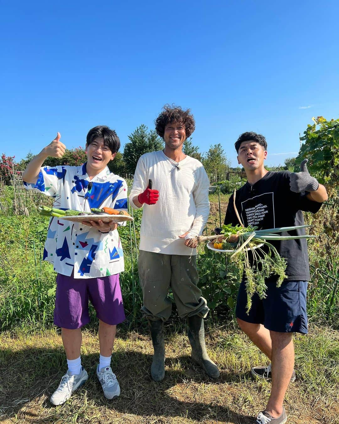 三浦理志さんのインスタグラム写真 - (三浦理志Instagram)「先日放送された関西テレビのスロイジ。 初の湘南での撮影！ 畑で収穫した野菜たち&ハチミツでBBQ〜！ しかも人生初のギブスをしての料理撮影〜🤣 一生忘れる事のない、思い出深い撮影となりました！ スタッフの皆ん、本当にありがとう御座いました！ 最高に楽しかったっす！ @0150slow_easy_routine  #tv #関西テレビ #スロイジ #土佐兄弟 #料理 #ミウラメシ #cooking #bbq」8月31日 21時34分 - mar4m