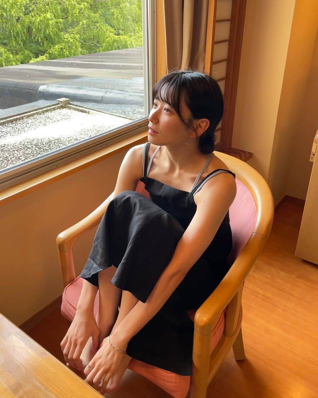 高萩千夏のインスタグラム：「姉妹旅  ゆったりまったり…  ショールームイベント特典にて。 たくさん応援ありがとうございました。 素敵なひとときを過ごすことができて幸せでした。 のんびりと自分らしく配信していきます。 皆さんの生活の一部になれたらいいなと。  これからも応援よろしくお願いします☺️」