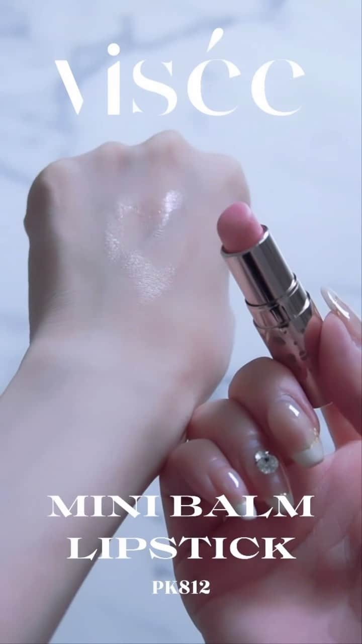 上野瞳のインスタグラム：「このリップの組み合わせ 可愛かったから見て💄  viseeのmini balm lipstick♡ コスメサブスク定期便RAXYで 先月と今月色違いが届いたから 合わせてみたら可愛かった❣️ 赤茶リップそのままで使うのも可愛いけど ラメリップ出すと華やかになる💓 カラー詳細は動画にあるから見てね🥰  #raxy #raxybeautybox #raxy公式アンバサダー #定期便 #サブスク #サブスクリプション #コスメサブスク #サブスクコスメ #ヴィセ #ミニサイズ #ミニサイズコスメ #ラメメイク #ラメリップ #赤リップ #赤茶 #ブラウンリップ #visse #pr @raxybeautybox_jp @visee_kose」