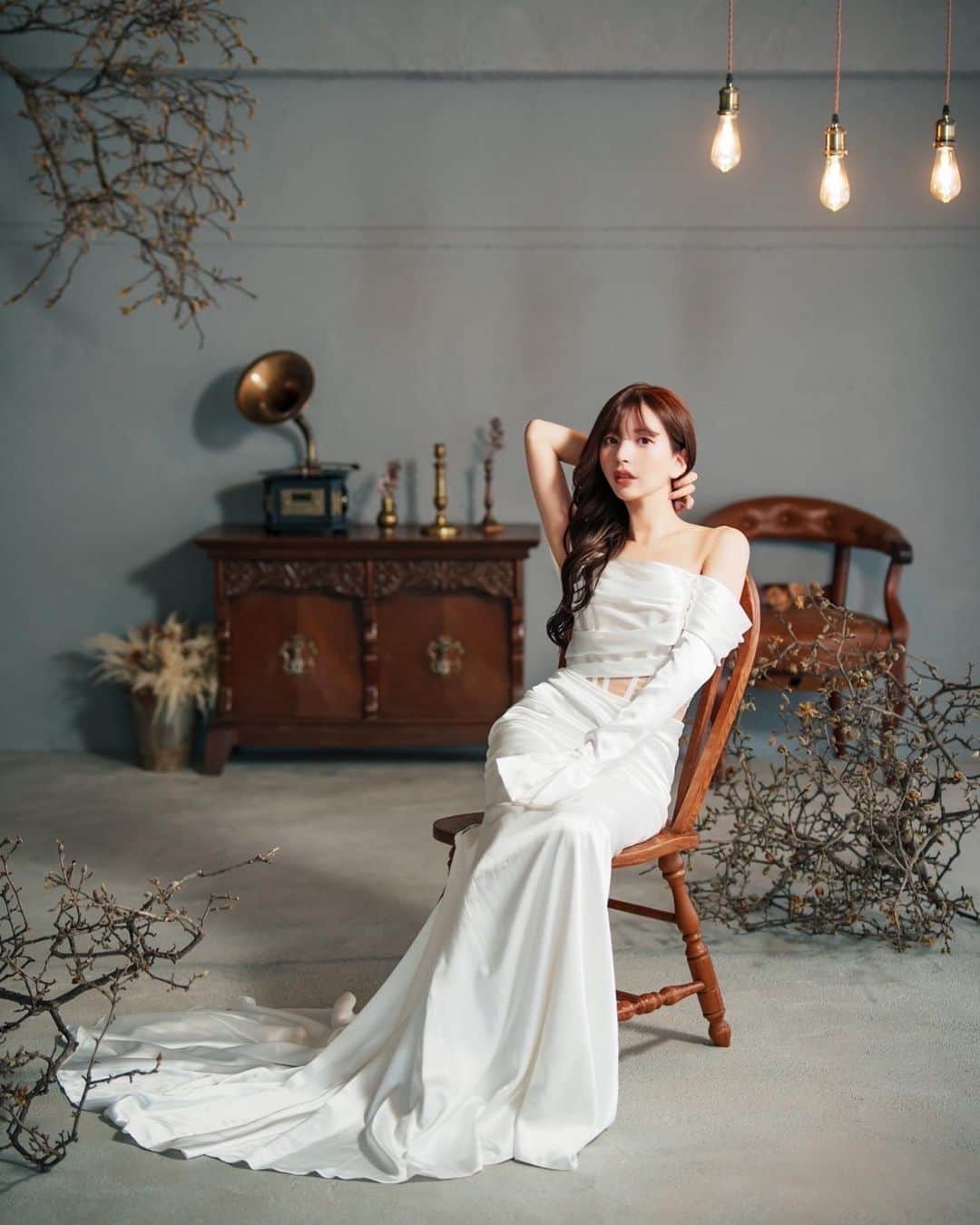 のインスタグラム：「wedding dress 👰‍♀️💍💗  綺麗なドレス着れてテンション上がった👗💕  #ドレス#ウェディングドレス#撮影 #いつかプライベートで着れますように」