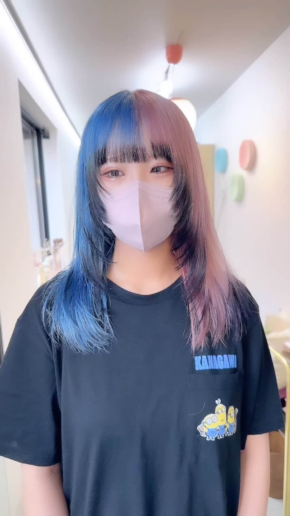 オオモトのインスタグラム：「MIX COLOR. ・ WOM  代表　オオモト @bobby_omoto_style @wom_hair_ ご予約はinstaDM or TEL にて🙇🏻‍♂️  ・ 直近空き予約や、日々の髪型はストーリーにて随時投稿しております🤚🏻気軽にご予約お待ちしております💌 ※ご新規様は注意事項を必読の上ご予約お願いいたします。  ・ お値段、ご予約方法、場所、などはストーリーハイライトに明記しております✨  税抜表示 ご新規様ブリーチ最終受付17時半 基本月、木休み 現在中途スタッフ、新卒スタッフを募集しております！ ご興味あるかたはDMお待ちしております！  ・  #ブリーチ#インナーカラー#インナーカラーピンク#インナーカラーブルー#クラゲウルフ#ケアブリーチ#haircolor#裾カラー#下北沢#ウルフカット#下北沢インナーカラー#アウターカラー#ウルフ#ウルフヘア#ショートウルフ#女生染髪#派手髪#髪色#머리#올림머리#좋아요#헤어컬러링#ハイトーン#中性ウルフ#メンズウルフ#暗髪#ミニボブ」