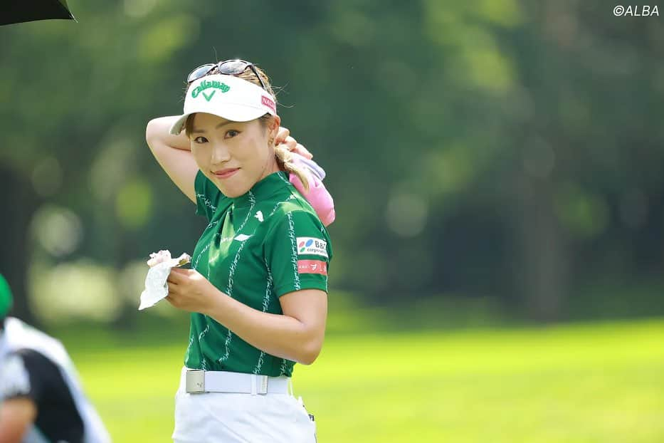 木村彩子のインスタグラム：「. ニトリレディス💚🤍 . 北海道とは思えないくらい ちょー暑かった❤️‍🔥 まさか北海道で氷嚢を使うときがくるとは思わなかったな😮‍💨笑 . 初日から天候不良でサスペンデッドになったり、 最終日は中止になったり、 ハードな１週間でした🥵 . 毎日応援に来てくださったファンの方々ありがとうございました🌸 . また今週も北海道❄️ GOLF5レディスも頑張ります🤍💚 . #callaway #pumagolf #kasco #swanseyewear #長瀬産業 #ネッツトヨタ千葉 #富山常備薬 #ビーアンドエスコーポレーション #日本橋すし鉄」