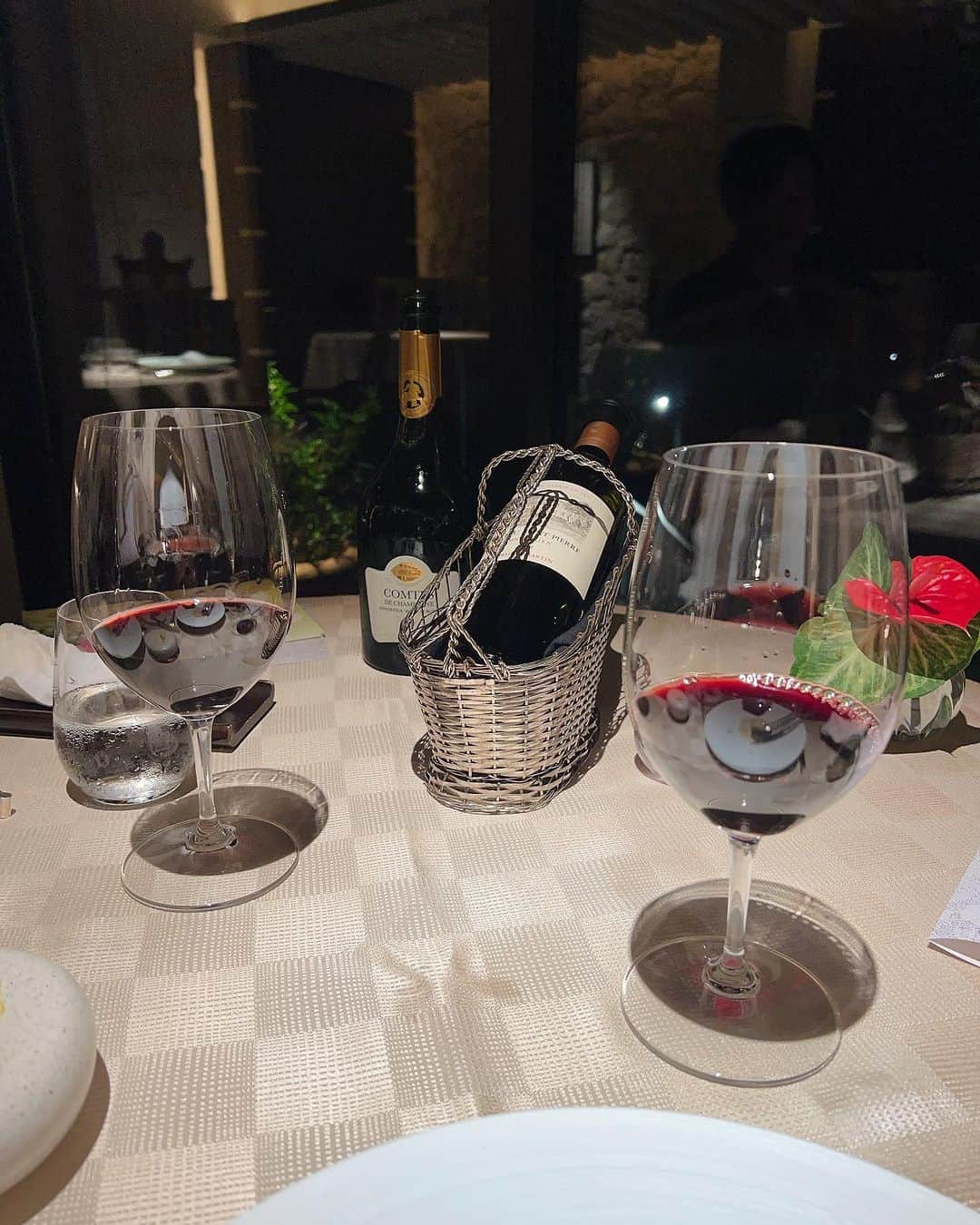 mirayさんのインスタグラム写真 - (mirayInstagram)「HIRAMATSU宜野座の楽しみの一つは Dinnerのフレンチ🍴✨  やはり感動的な美味しさでした✨  すっぽんがゴロゴロ入った洋風茶碗蒸しに 車海老丸々の春巻きも最高だったし  蛤のソースに白身魚のいまいゆの月桃蒸しもプリップリで美味しかった〜😭🙏  🥂も🍷も完璧👏✨  1週間ずれてたら台風でキャンセルするところだったから本当行けて良かった!!!  最初の旅行のプロポーズの時は小雨が降ってたけど😂 それ以外毎回旅行の時のお天気運が良くて有難いです☀️🙏  旅行好きの旦那さん ANAのアプリがどんどん更新されてビックリしてるw  #沖縄　#ヒラマツリゾート宜野座  #夫婦旅行　#フレンチ #dinner #okinawa  #thehiramatsuhotelsandresortsginoza」8月31日 16時22分 - miray0705