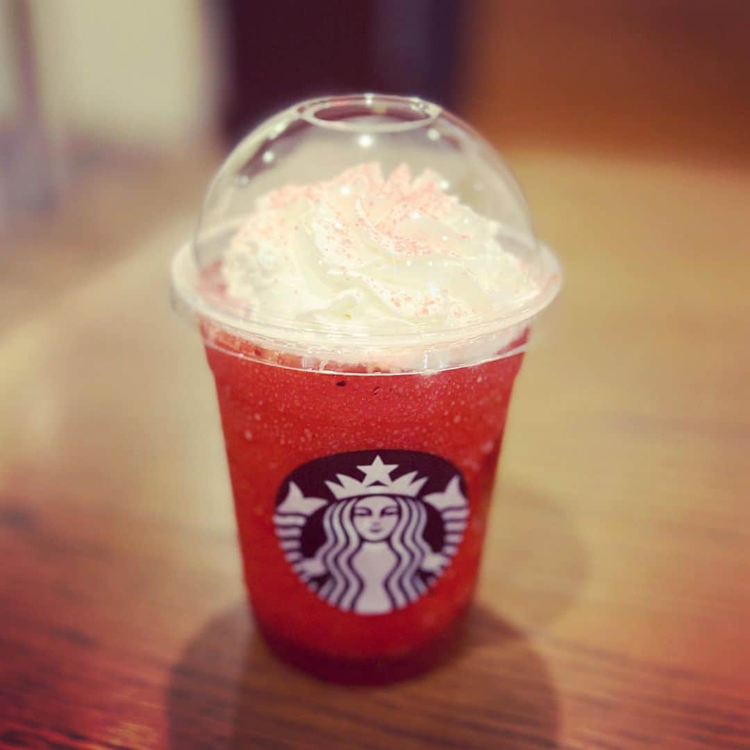 上杉洋史のインスタグラム：「The final day I can get this. 🍉 #watermelon #starbucks」