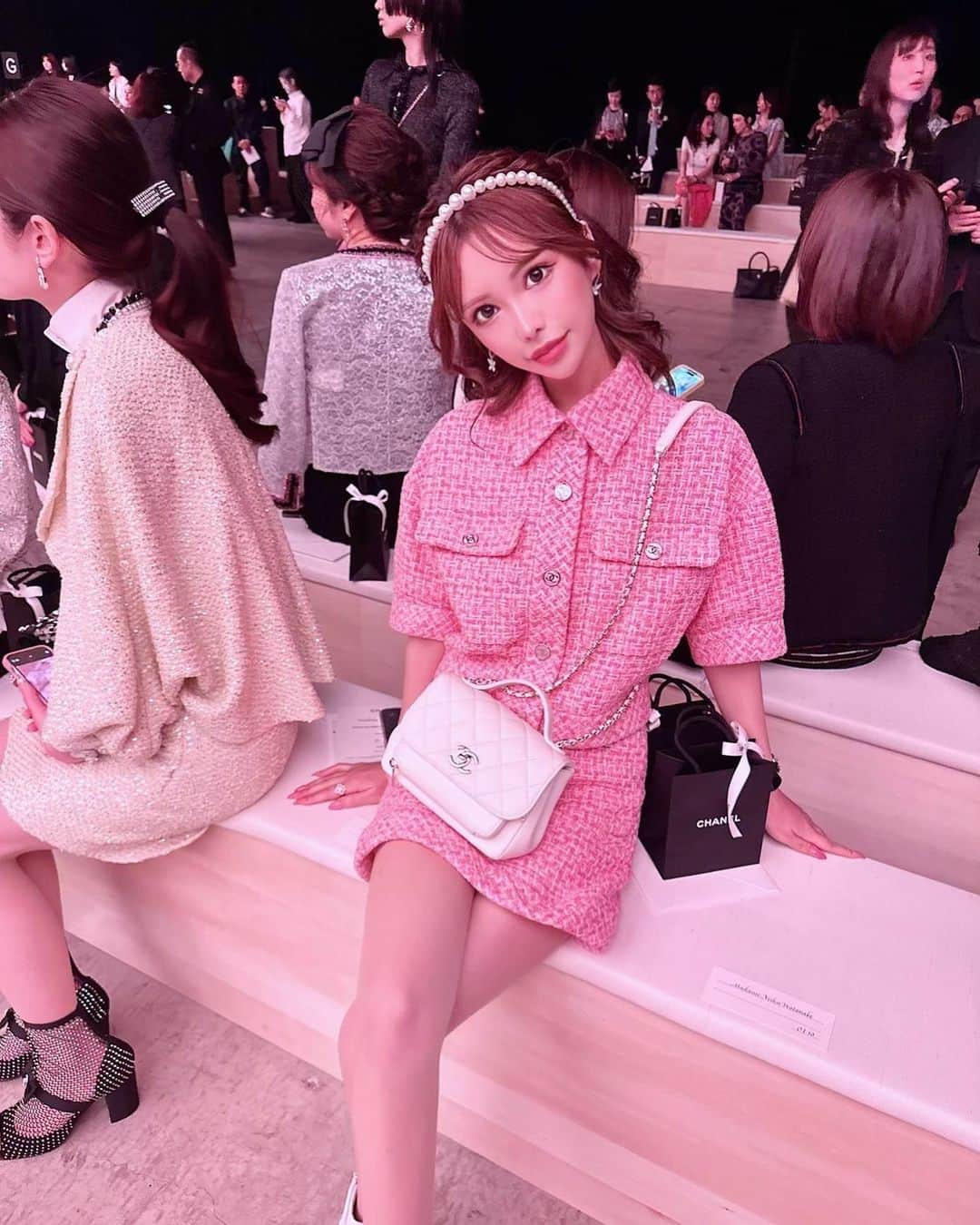 miyuのインスタグラム：「CHANELのショーに行った時の 全身CHANELコーデ🖤 #chanel」