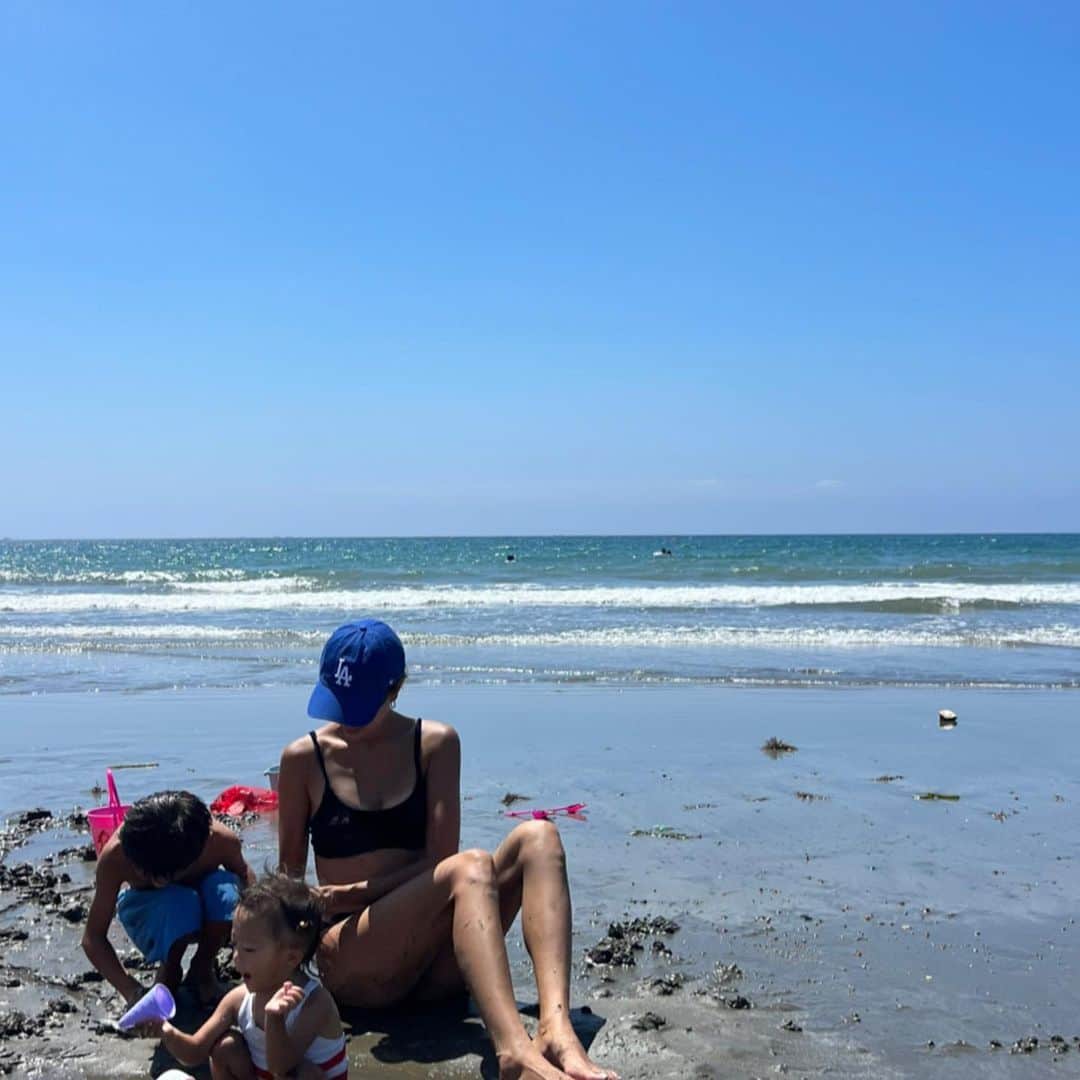 中川珠里さんのインスタグラム写真 - (中川珠里Instagram)「.  夏の思い出は夏のうちに。  初めての岩井海岸はとても気に入った  来年も行こう、ラーメンも美味しかった  材木座もやっぱり大好き。 子どもにやさしいビーチ。  念願りことの2shot も♡  まだまだ暑いけど、秋も楽しみだーい💃🏽  #20230831」8月31日 18時05分 - juri1104