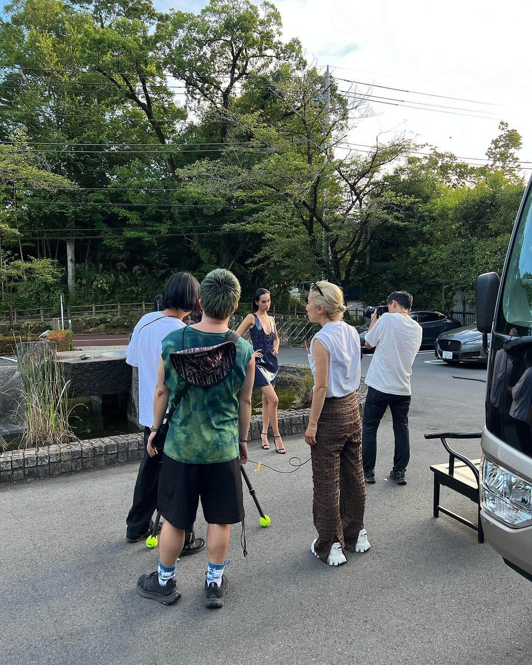 Shun Watanabeさんのインスタグラム写真 - (Shun WatanabeInstagram)「My first editorial shoot as a stylist was in the summer of 2003, for @commonsandsense_magazine the legend photographer was Kishin Shinoyama, and we shot a Japanese song (Rouge no Dengon by Yuming), a brand and a model (Kae-chan! How are you?) From that time on, I loved shooting situations and setting up characters. It's been 20 years now, but what I love most is creating fashion stories.  The summer of my 20th year as a stylist has been hotter than ever, so hot that it feels like the latitude of Japan has changed, but I am still thankful to be able to shoot as many fashion stories as ever with old friends and new friends. I was also interviewed by @tokyoweekender a magazine that has been around since the 1970's. You can read the interview online x   スタイリストを始めて最初のeditorialの撮影は2003年の夏だった。22歳の夏！commons&senseの撮影でフォトグラファーは篠山紀信さんで日本の歌謡曲一曲(ユーミンのルージュの伝言)とブランドとモデル(カエちゃん！元気かな？) を自分で選んでの1カットというのが僕のスタイリストでのエディトリアルデビューだった。その時からシチュエーションやキャラクターを設定していく撮影が好きだった。もう20年もたったけどやっぱり一番好きなのはファッションストーリーを作ることだ。スタイリスト20年目の夏はその頃よりずっと暑く、日本の緯度も変わってしまったようなくらいの猛暑だったけど、相変わらず沢山のファッションストーリーを昔からの友達や新しい仲間と共に撮影できていることに感謝している。 20周年ついでにTokyo Weekenderいう1970年代からやっている媒体で僕のインタビューもしてもらいました。onlineでも読めます。」8月31日 16時42分 - shun_watanabe