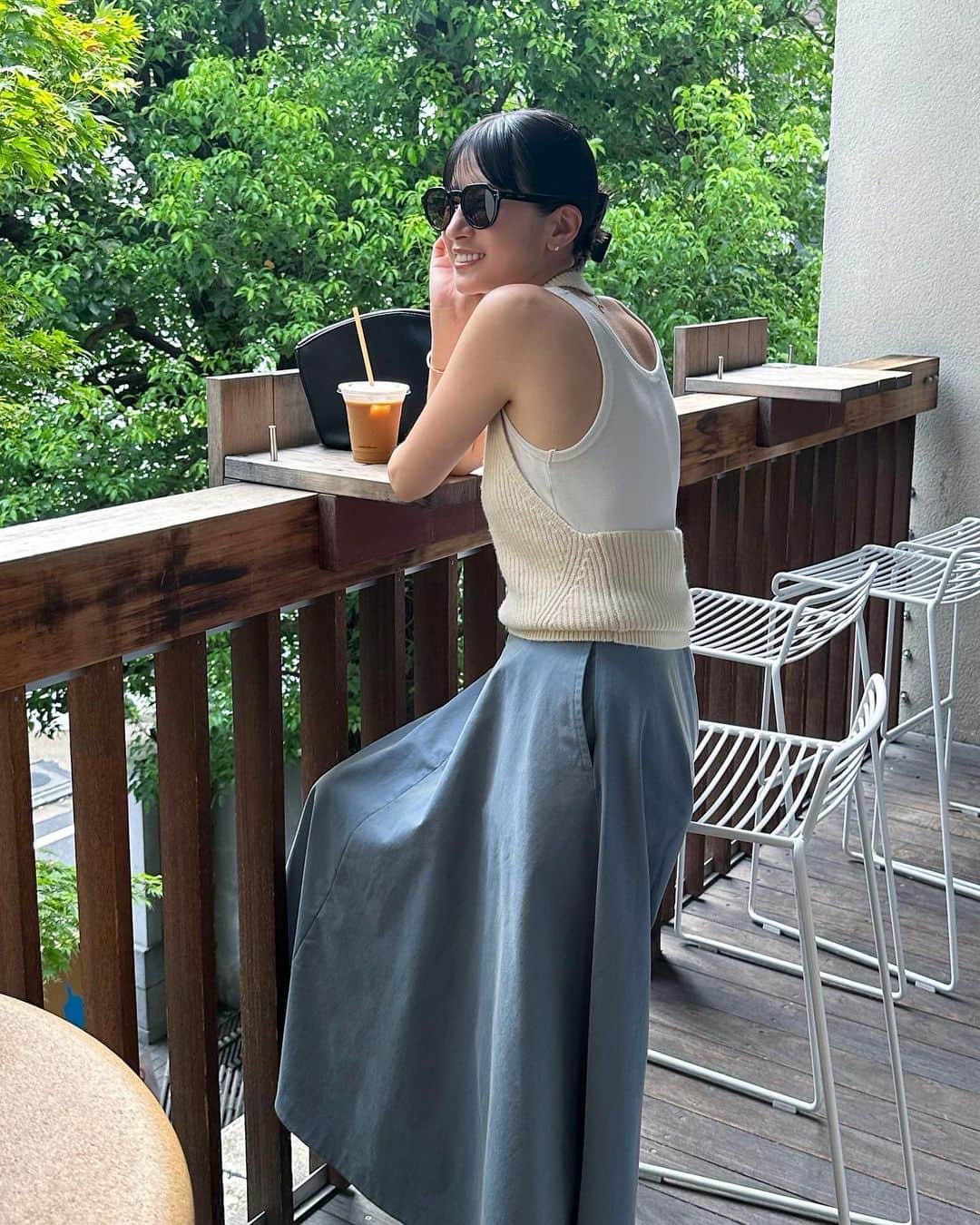 松本恵奈のインスタグラム：「少し前の私服です♡ ルミネリニューアルOPEN復刻アイテムのBLUのスカートにビスチェ付きニットのビスチェだけを合わせてみたよ♡ いつもより少しレディーな雰囲気で可愛いです◯  スカートは7日のルミネリニューアルOPENの日に発売されるので是非楽しみにしていてください♡ #clane #リニューアル #open #復刻アイテム」