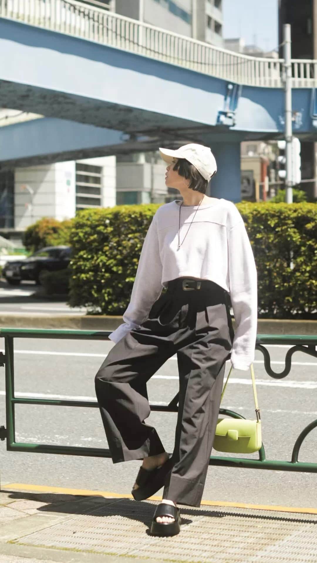 Ginaのインスタグラム：「". Gina 2023 Summer 定番と自分の好きなものをミックスして、自由に楽しむのがGina流！ “私らしさ”が光るスタンダードstyle  model:Yu Hirukawa ＿＿＿  @gina_mag ではハンサム派のaround30女性に向けた最新トレンドを更新中！  #GinaMagazine #ハンサム女子 #ファッション #Fashion #比留川游 #ファッション好き #パンツコーデ"」