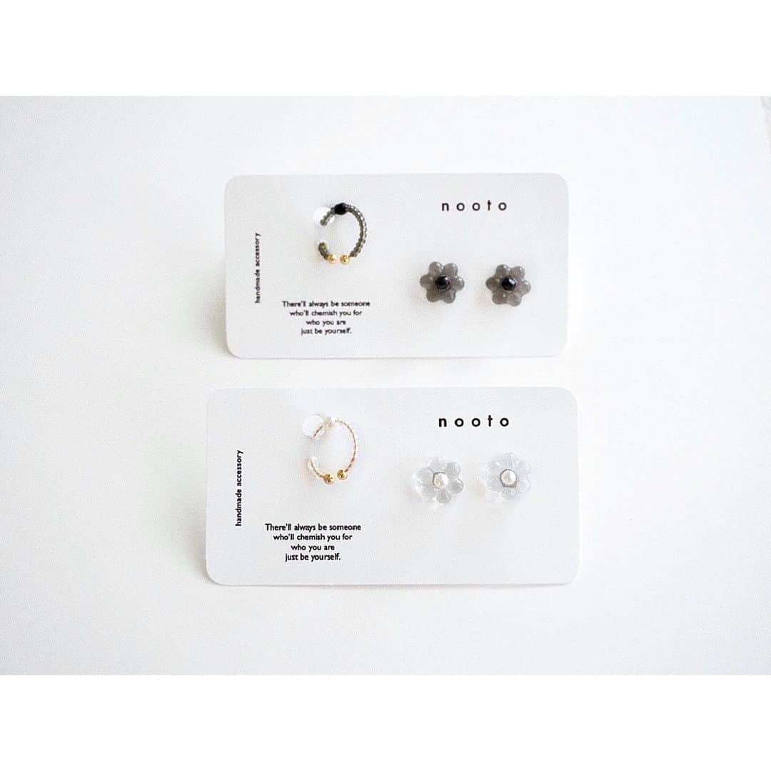 ito no otoのインスタグラム：「𓆇 ---  : n e w :  「 b o n 」  イヤカフと ピアスorイヤリングのセット。  統一感を意識して シンプルだけどさりげなく 大人可愛いアクセサリーにしてみました。  シンプルなので 他のアクセサリーと合わせたり、 色々と組み合わせを楽しんでいただけると幸いです。  次回onlineshopで販売します◯  --- #accessorynooto」