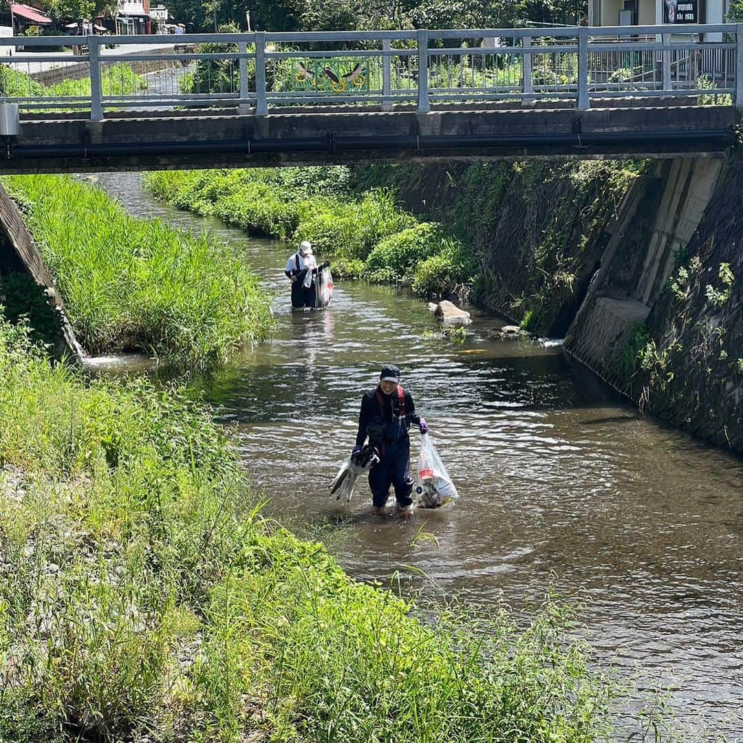 ゆふいん温泉　日の春旅館さんのインスタグラム写真 - (ゆふいん温泉　日の春旅館Instagram)「先日、旅館組合青年部で川掃除を行いました‼︎ 少しでもゴミが少なくなるよう、これからも活動していきたいと思います‼︎  https://www.hinoharu.jp ホームページはプロフィール画面に記載のURLよりご覧ください。  #由布院 #湯布院  #大分県 #旅館 #温泉 #旅行  #由布岳 #飯盛ヶ城 #辻馬車 #登山 #露天風呂 #yufuin #ryokan #hinoharu #mountain #onsen #bath #travel  #유후인 #hotsprings #히노하루료칸 #旅館組合青年部 #ゴミ拾い」8月31日 16時58分 - hinoharu_ryokan