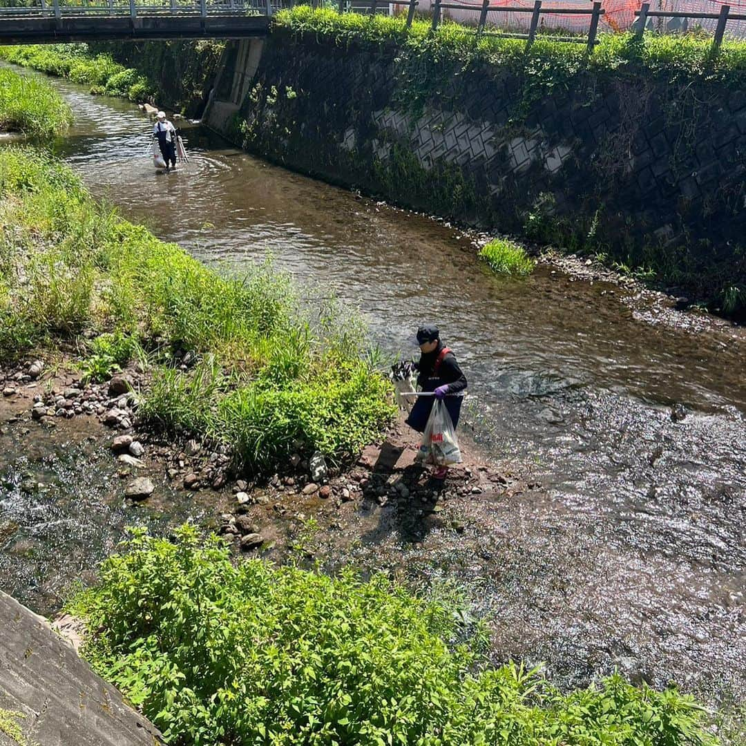 ゆふいん温泉　日の春旅館さんのインスタグラム写真 - (ゆふいん温泉　日の春旅館Instagram)「先日、旅館組合青年部で川掃除を行いました‼︎ 少しでもゴミが少なくなるよう、これからも活動していきたいと思います‼︎  https://www.hinoharu.jp ホームページはプロフィール画面に記載のURLよりご覧ください。  #由布院 #湯布院  #大分県 #旅館 #温泉 #旅行  #由布岳 #飯盛ヶ城 #辻馬車 #登山 #露天風呂 #yufuin #ryokan #hinoharu #mountain #onsen #bath #travel  #유후인 #hotsprings #히노하루료칸 #旅館組合青年部 #ゴミ拾い」8月31日 16時58分 - hinoharu_ryokan