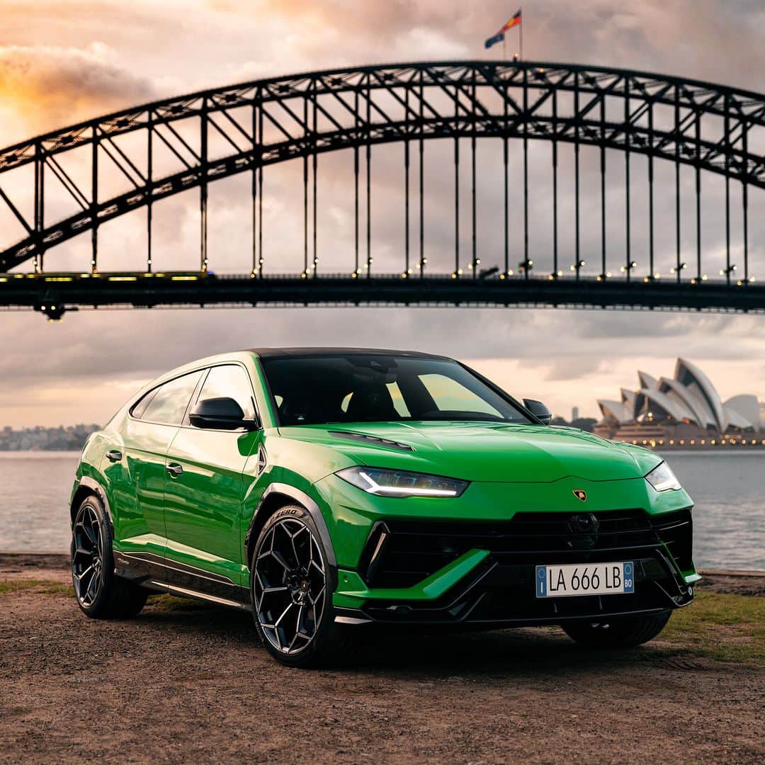 ランボルギーニのインスタグラム：「Its name says it all. Urus Performante elevates performance to new heights.  Captured by @orange_keith for @lamborghinisydney   #Lamborghini #UrusPerformante #ForBarRaisersOnly __ Urus Performante: fuel consumption combined: 14,1 l/100km (WLTP); CO2-emissions combined: 320 g/km (WLTP)」