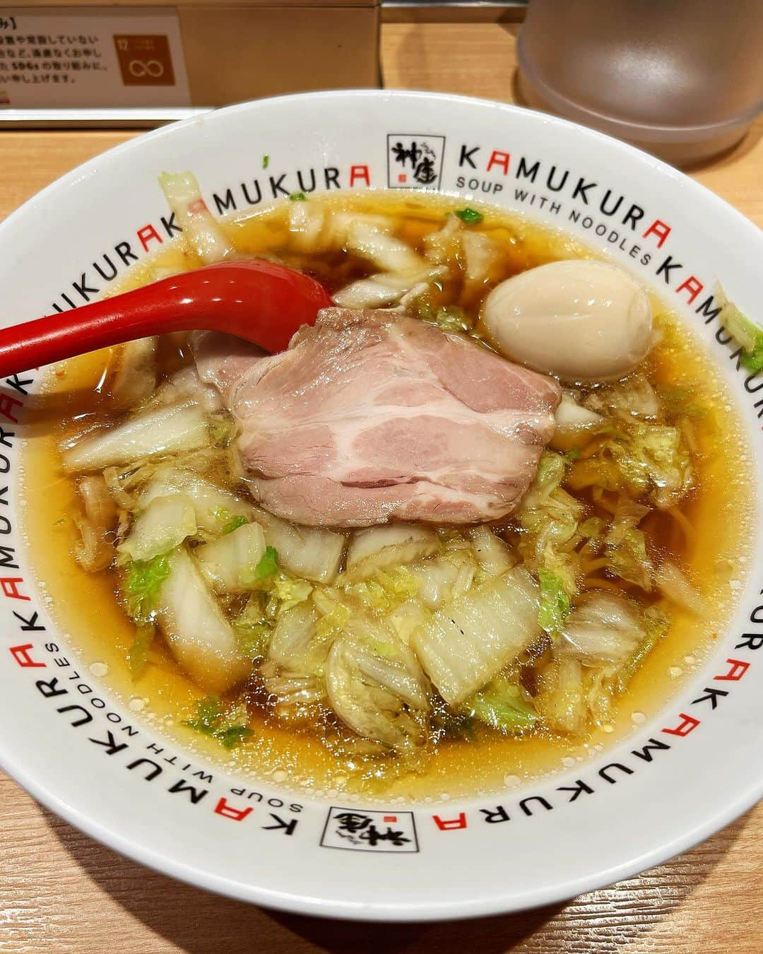 宇佐美あいりさんのインスタグラム写真 - (宇佐美あいりInstagram)「久しぶりにラーメン🍜投稿😋✨  最近食べたラーメンたち☺️  1枚目麺堂にしきの 鴨出汁醤油ラーメン🦆  実は鴨あまり得意ぢゃない んだけどこれはなかなか 当たりでおいしかった🥰  2枚目らぁ麺 ドゥエイタリアン🍜 イタリアンラーメンで前から 気になってたので🤭  しかしなぜか1番人気食べず 醤油ラーメンとシチュー食べて しまったのでまた次回1番 人気をチャレンジする🫣w  最近なぜかあんまり 食べなかった醤油ラーメン ハマってきたかも🤤♡  3枚目は久しぶりに神座🍜 昔よく行ってたけど久々に食べた🫠  そして4枚目は1番大好きな天一💓w やっぱり安定のおいしさ( ᷇࿀ ᷆ )🎵  太らないならラーメン🍜 好きすぎて毎日食べれるぶー🐷w  #麺堂にしき#ラーメン#神座#かむくら#おいしいラーメン#らぁ麺ドゥエイタリアン#天一#天下一品#地元#京都#ラーメン#天下一品#ラーメン女子#ラーメン部#醤油ラーメン#こってり#デブ活#鴨#鴨肉 #gourmet#ラーメン女子 #ラーメン部 #instadaily#instalike#igers#selfie#instadaily#instagood#pleaselike#followme #follow4follow#followforfollow#f4f」8月31日 17時00分 - airi.usami_official