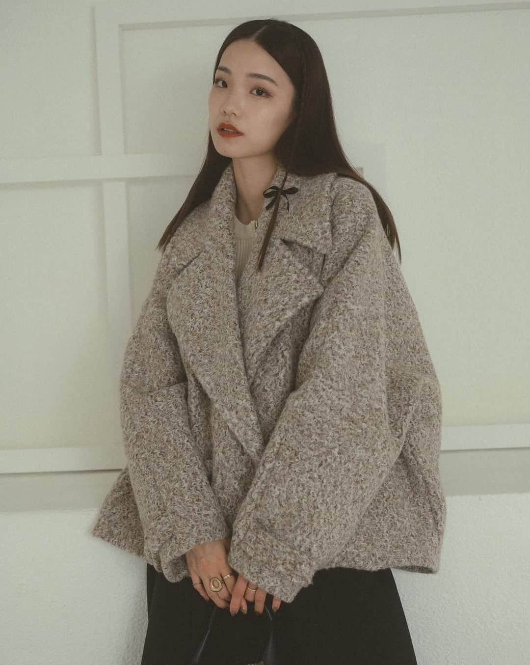 Vannie Officialさんのインスタグラム写真 - (Vannie OfficialInstagram)「 ︎︎ boucle big collar coat ivory / beige / gray ¥9,900(tax in)  ︎︎ #vannie_u」8月31日 17時01分 - vannie__u