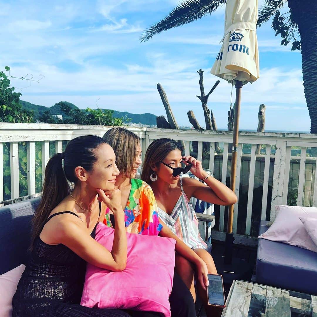 なーみのインスタグラム：「🌴夏の恒例🌞 @surferszushi   しわわせ〜たいむ🥰 まだまだ夏はこれからよね？😀」