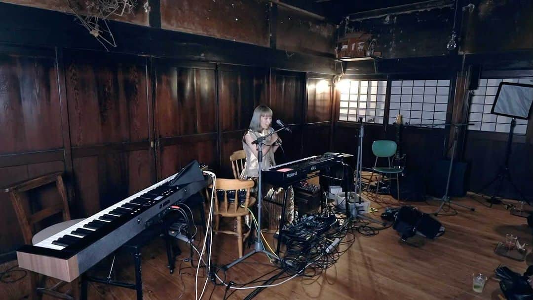 のインスタグラム：「2023.8.27 やまゆりlive  こちらはルーパーを使って一人で「贄の賛歌」 ルーパー演奏むずいー😂 でもまた絶対やりたいです○」