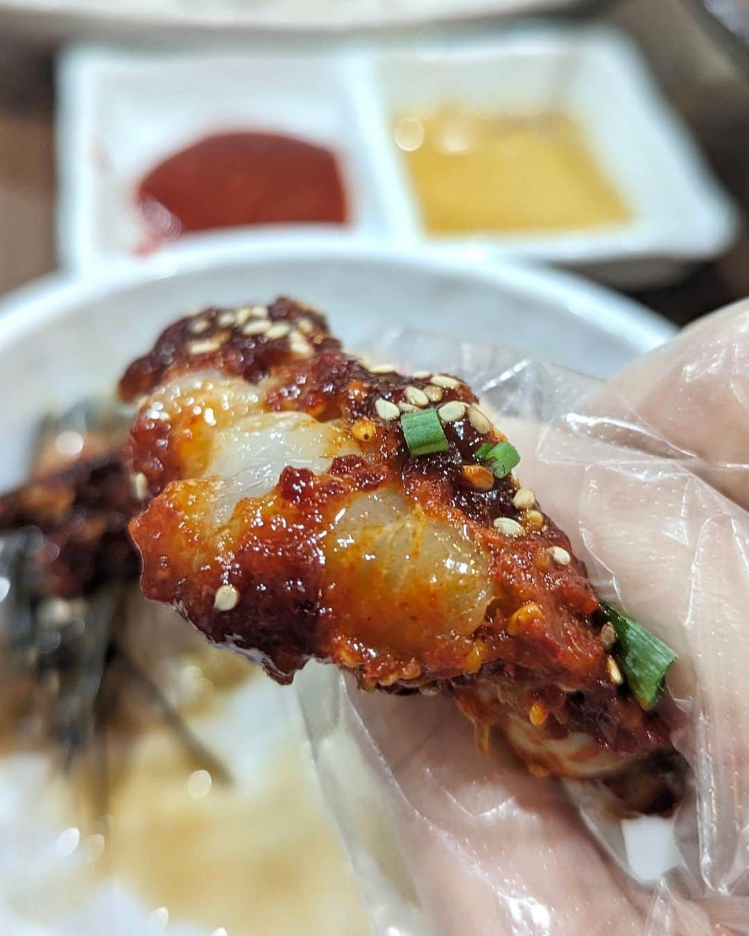 大見さなえさんのインスタグラム写真 - (大見さなえInstagram)「カンジャンケジャン🤤🦀 新大久保『テジョンデ2号店 カンジャンケジャン館』 ⁡ 【カンジャンケジャン】 メスのワタリガニを特製の旨味醤油に漬けたもの✨ 濃厚な内子と、ミソたっぷり！！ 鮮度の良さ伝わるプリとろっとした食感☺️🦀 ⁡ ここのお店は基本的に醤油漬け間違いない。 生の海老を使ったカンジャンセウや ホタテの醤油漬けもおすすめ✨ タコの踊り食いもあるよ🐙 ⁡ 店内賑やかな空間で、若い方が多め！ カンジャンケジャンケジャン好きや 初心者でも挑戦しやすいお店🏃‍♀️ ⁡ ーーーーーーーーーーーーーーーーーーーー •カンジャンケジャン •ヤンニョムケジャン  •カンジャンケジャンセウ •ヤンニョムセウ •ホタテの醤油漬け •サンナッチ •生牡蠣 •ヤンニョム＆カンジャンケジャンごはん •サーモン醤油漬け ーーーーーーーーーーーーーーーーーーーー 読んでくださってありがとうございます💓 🔖@tabe_megumi 東京・福岡を中心に 美味しいお店を紹介してます☺️ チェックしてみてね✨ ーーーーーーーーーーーーーーーーーーーー #テジョンデ2号店 #テジョンデ #新大久保グルメ #めぐログ_新大久保 #めぐログ_韓国料理 #韓国料理 #ケジャン #カンジャンケジャン #テジョンデカンジャンケジャン館 #新大久保 #東京グルメ #蟹 #강장케장　#한식　#pixelで撮影」8月31日 17時04分 - tabe_megumi