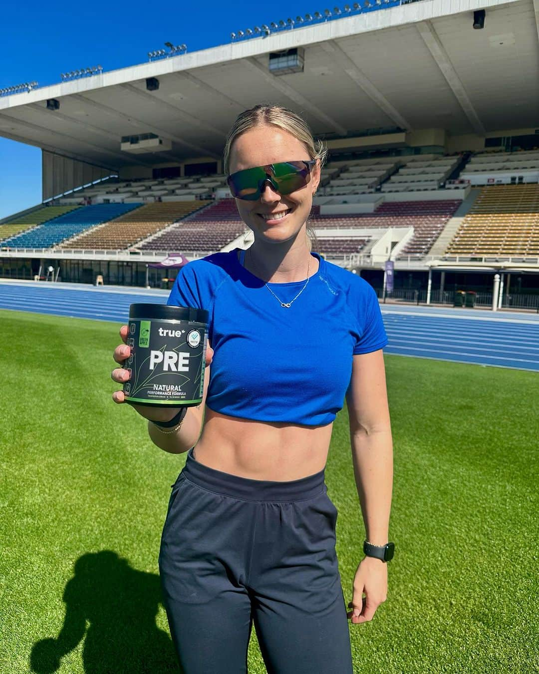 ライリー・デイさんのインスタグラム写真 - (ライリー・デイInstagram)「True Protein have just released their new pre workout! @trueprotein   For the first week anyone who purchases will go in the draw to win a Trainer+ from @vitruvian   The green apple flavour is unreal and tastes like sherbet but do not recommend dry scooping. Please consume with water   #trueathlete #thenaturaledge #ad #trueprotein」8月31日 17時06分 - _rileyday